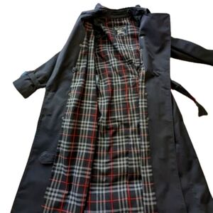 VINTAGE BURBERRY 1983 Navy Blue Belted Double Breasted Long Trench Coat - size 8